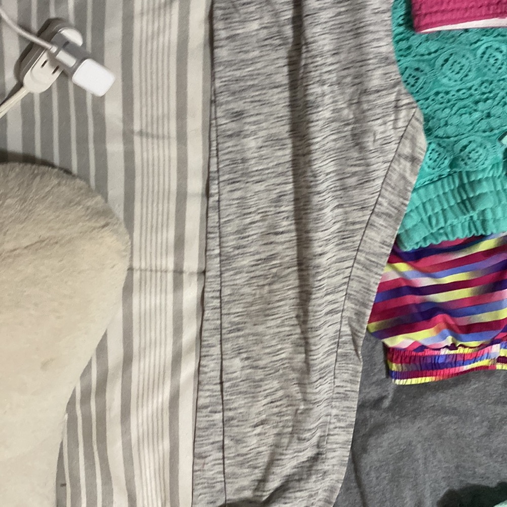 Clothes - Picture 3 of 3